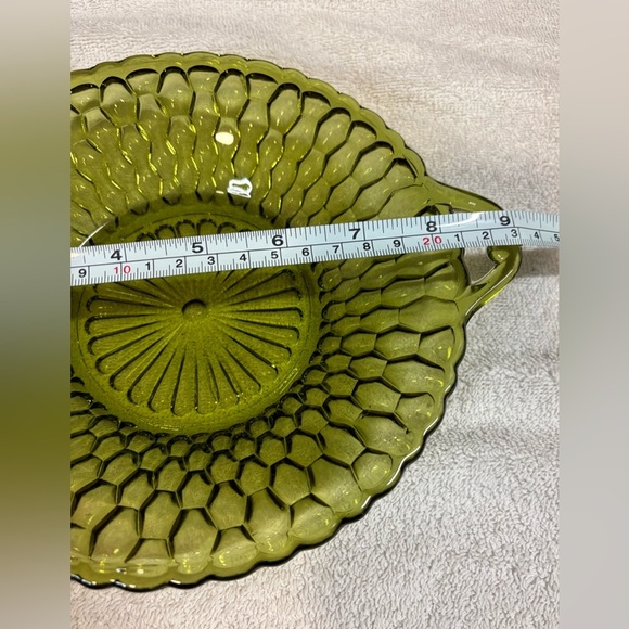 Vintage Indiana Green Glass Honeycomb Serving Dish w/Handles 7.5” Diameter - Picture 4 of 7
